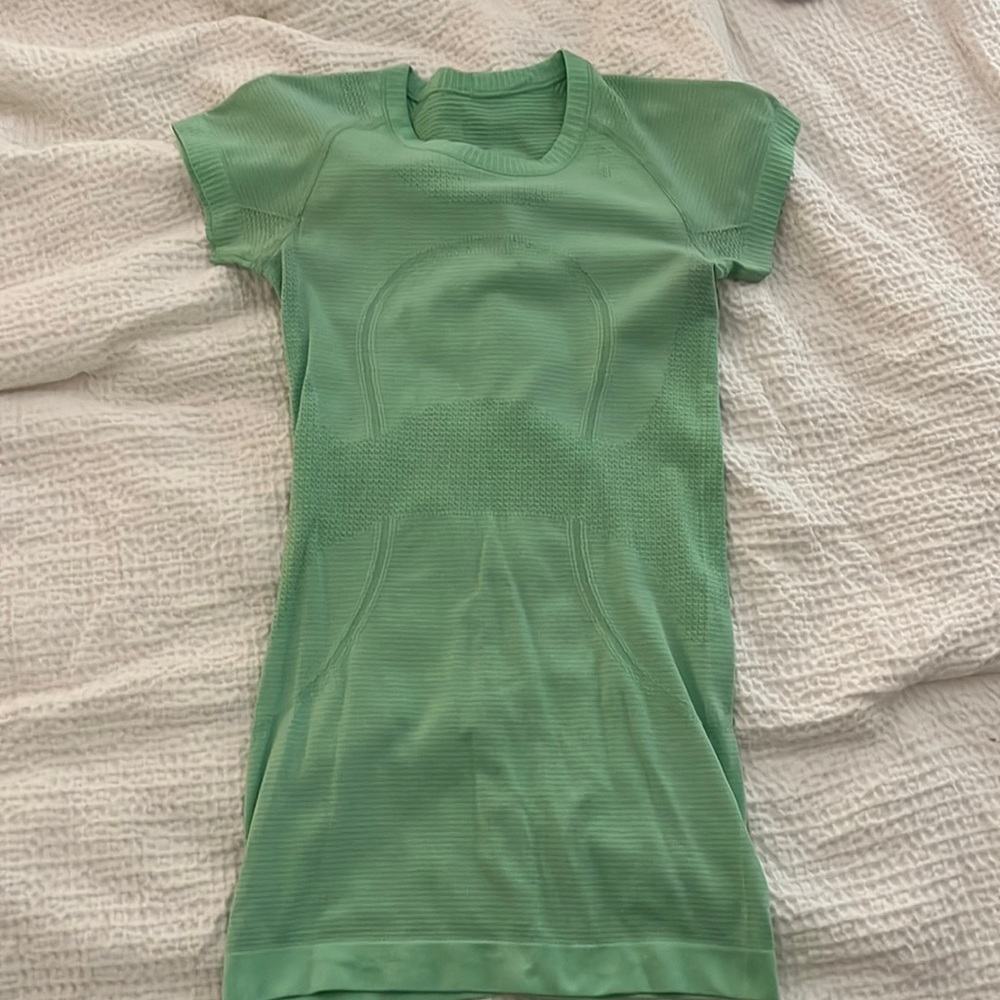 Lululemon Athetlica Short sleeve Teal Top